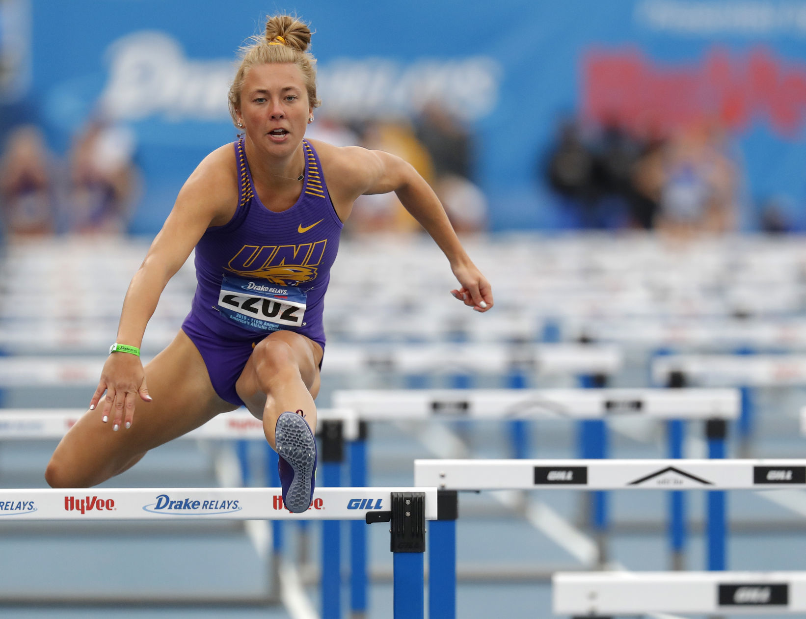 042718mp-DrakeRelays-women-ShuttleHurdle-1